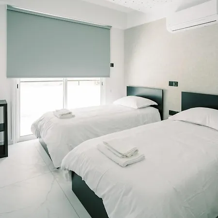 2br Amalfi Blue In - Pool & 10min Walk To Mackenzie Beach! * Ларнака