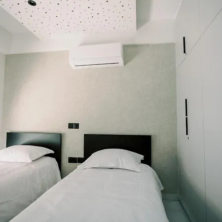 2br Amalfi Blue In - Pool & 10min Walk To Mackenzie Beach! Апартаменты