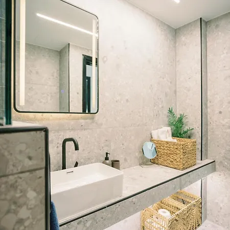 2br Amalfi Blue In - Pool & 10min Walk To Mackenzie Beach! Lägenhet Larnaca