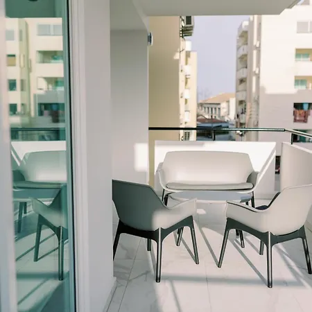 2br Amalfi Blue In - Pool & 10min Walk To Mackenzie Beach! Lägenhet Larnaca