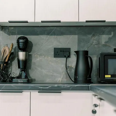 Apartament 2br Amalfi Blue In - Pool & 10min Walk To Mackenzie Beach!