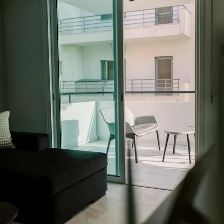 2br Amalfi Blue In - Pool & 10min Walk To Mackenzie Beach! Lägenhet