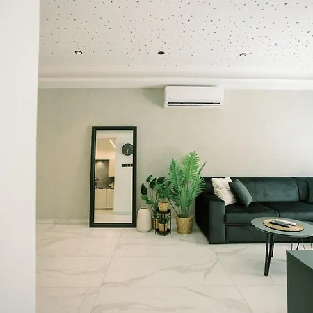 2br Amalfi Blue In - Pool & 10min Walk To Mackenzie Beach! *