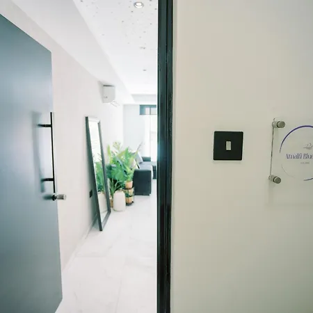 아파트 2br Amalfi Blue In - Pool & 10min Walk To Mackenzie Beach! 라르나카