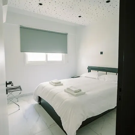 2br Amalfi Blue In - Pool&10min Walk To Mackenzie Beach! *