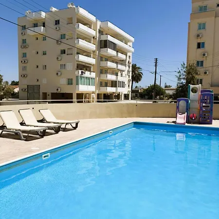 2br Amalfi Blue In - Pool & 10min Walk To Mackenzie Beach! *