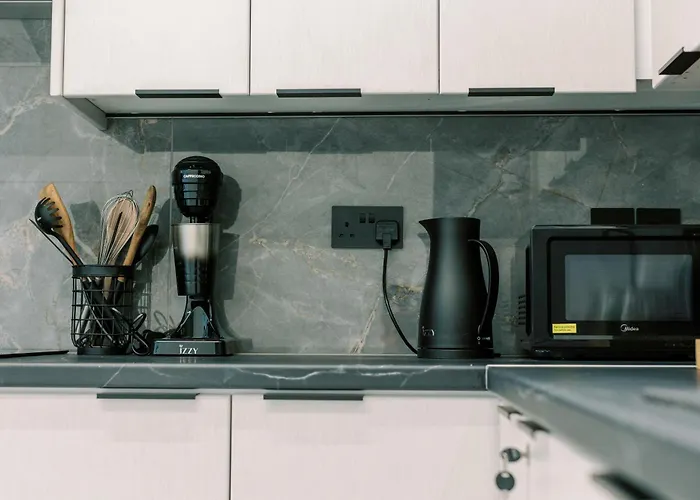 Apartament 2br Amalfi Blue In - Pool & 10min Walk To Mackenzie Beach!