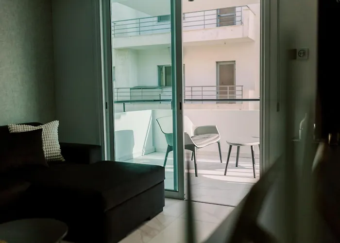 2br Amalfi Blue In - Pool & 10min Walk To Mackenzie Beach! Apartament