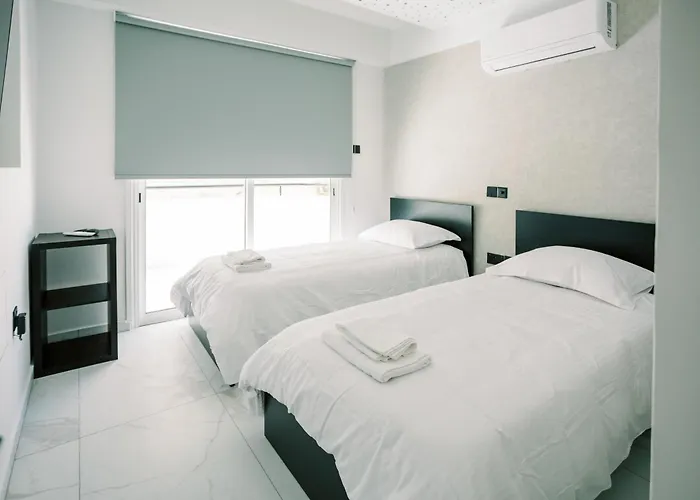 2br Amalfi Blue In - Pool & 10min Walk To Mackenzie Beach! * Larnaca